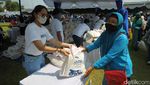 Antusias Warga Beli Paket Sembako Murah di Bantul