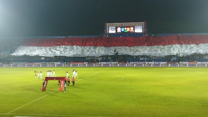 Arema FC menghadapi PSM Makassar di laga perdana Grup D Piala Presiden 2022. Laga digelar pukul 20.30 WIB di Stadion Kanjuruhan, Malang.