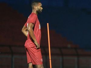 Uji Ketangguhan Bek Asing PSM Yuran Lopes Hadang 3 Striker Lokal Arema