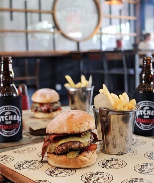 Burger Terbesar di The Butchers Club Steak House, Seminyak