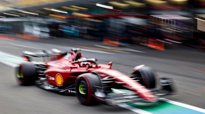 TOPSHOT - Ferraris Monegasque driver Charles Leclerc steers his car during the qualifying session for the Formula One Azerbaijan Grand Prix at the Baku City Circuit in Baku on June 11, 2022. (Photo by HAMAD I MOHAMMED / POOL / AFP) (Photo by HAMAD I MOHAMMED/POOL/AFP via Getty Images)