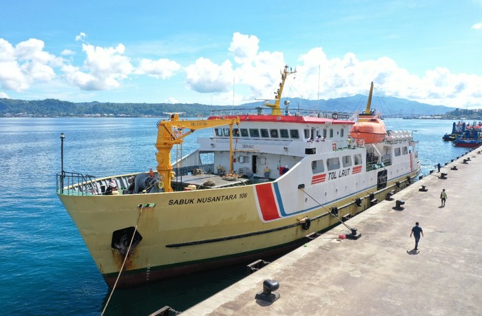 Memasuki masa libur sekolah, PT PELNI yang mengoperasikan 26 kapal penumpang membidik pasar wisata edukasi kepada kelompok pelajar dengan menawarkan pengetahuan tentang Indonesia sebagai negara maritim dan kepulauan.