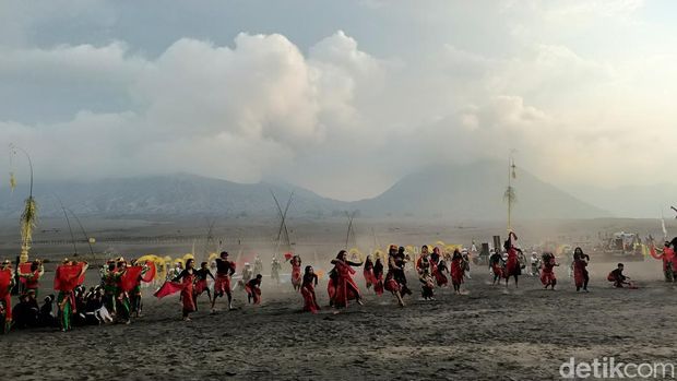 Eksotika Bromo 2022 kembali digelar di lautan pasir secara langsung