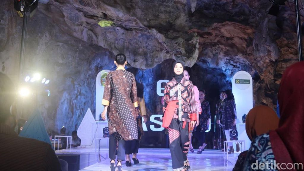 Snapshots: Fashion Show di dalam Gua Rancang Gunungkidul
