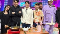 Victor juga pernah diundang sebagai bintang tamu dalam acara Brownis. Saat itu ia memamerkan kemampuannya memasak. Foto: Instagram/victoragustino_