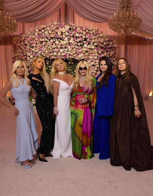 Gaun Pengantin Britney Spears Buatan Versace