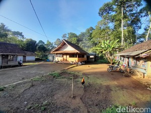 Ragam Tradisi Warga Cigumentong, Kampung Terpencil di Sumedang