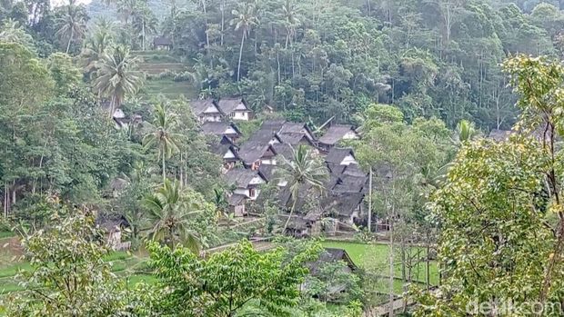 Kampung Naga Tasikmalaya, salah satu kampung adat di Jawa Barat.