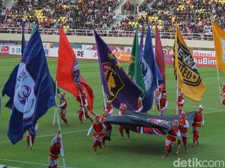 Meriahnya Pembukaan Piala Presiden 2022 di Stadion Manahan Solo