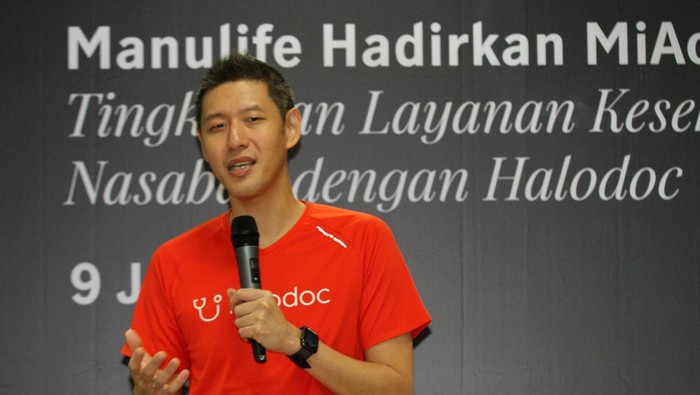 CEO & Co-founder Halodoc Jonathan Sudharta berbicara dalam seremoni pengukuhan kerja sama kedua perusahaan. Sejak November 2021  Halodoc dipercaya menjadi Third Party Administrator terkait rawat inap maupun rawat jalan bagi nasabah Manulife Indonesia, Kamis 9 Juni 2022.