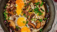 Kalau mau bikin resep jamur praktis dan enak, coba telur goreng jamur bawang merah ini. Jamurnya bisa pakai jamur kancing, shitake, atau merang. Rasanya enak dan cara bikinnya gampang. Intip resep ini. Foto: iStock