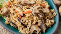 Bosan dengan mixed vegetables sebagai paduan nasi goreng? Coba pakai jamur shitake yang gurih umami ini. Cita rasanya makin enak dengan bumbu bawang dan shoyu. Bikin yuk pakai resep berikut. Foto: iStock