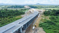 Hal itu jauh lebih cepat, dibandingkan berkendara dari Bengkulu ke Taba Penanjung atau sebaliknya melalui jalan nasional, yang memakan waktu tempuh lebih kurang 1 jam.  