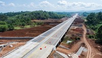 Kemudian kedua seksi lainnya yakni Seksi 1 Lubuk Linggau - Kepahiang (54,5 Km) dan Seksi 2 Kepahiang - Taba Penanjung (23,7 Km) yang saat ini masih dalam tahap persiapan.  
