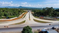 Di samping itu kehadiran Jalan Tol yang membentang di antara pemandangan indah kawasan hutan dan perbukitan diharapkan juga dapat mendorong pertumbuhan pusat-pusat ekonomi baru khususnya kawasan yang berada di sekitar on/off ramp jalan tol tersebut.  