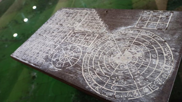 Koleksi Tika atau kalender tradisional Bali di Museum Subak, Kabupaten Tabanan, Bali.