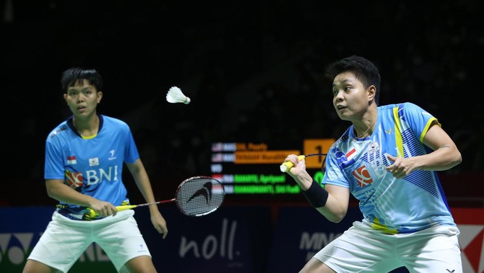 Apriyani Rahayu dan Siti Fadia Silva Ramadhanti  bermain dalam pertandingan Indonesia Masters 2022 di Istora, Senaya, Jakarta, Sabtu (11/6/2022).