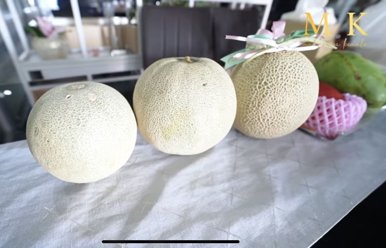 Maharani Kemala cicip melon murah vs melon mahal