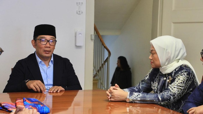 Menaker Ida Fauziyah sampaikan duka cita ke Ridwan Kamil di Swiss