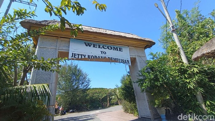 Port Kodang dulunya dipakai untuk tempat penyeberangan masyarakat yang ingin melakukan persembahyangan ke Pura Sakenan di Pulau Serangan. Tentunya masyarakat kini tidak lagi menyeberang lewat laut karena Pulau Serangan sudah bisa diakses lewat jalur darat.