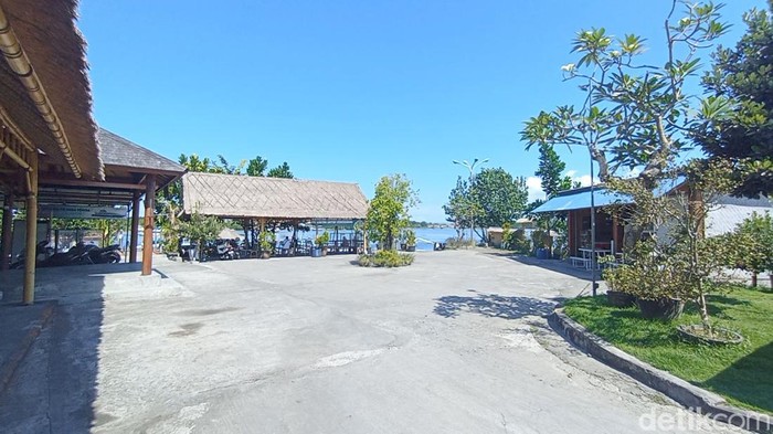 Port Kodang dulunya dipakai untuk tempat penyeberangan masyarakat yang ingin melakukan persembahyangan ke Pura Sakenan di Pulau Serangan. Tentunya masyarakat kini tidak lagi menyeberang lewat laut karena Pulau Serangan sudah bisa diakses lewat jalur darat.