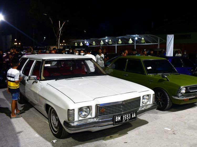 Mobil-mobil Klasik Meriahkan Hari Jadi Kota Madiun