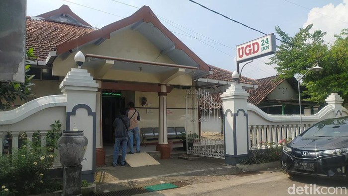 Puskesmas Bandar Kedung Mulyo Jombang yang memberikan oralit kedaluwarsa dan Kepala Puskesmas Bandar Kedung Mulyo Jombang.