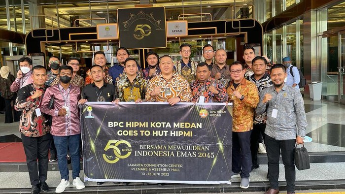 Pengurus BPC HIPMI Medan saat menghadiri HUT HIPMI ke 50 di Jakarta