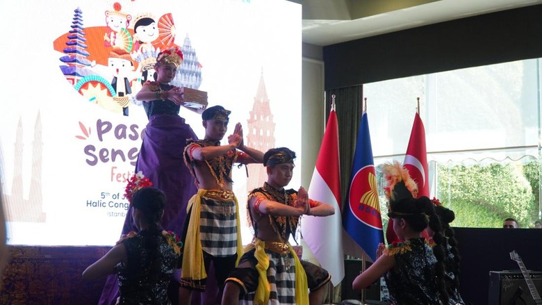 Perkenalkan UMKM hingga Tarian Indonesia, Festival Pasar Senggol Digelar di Turki Perkenalkan UMKM hingga Tarian Indonesia, Festival Pasar Senggol Digelar di Turki
