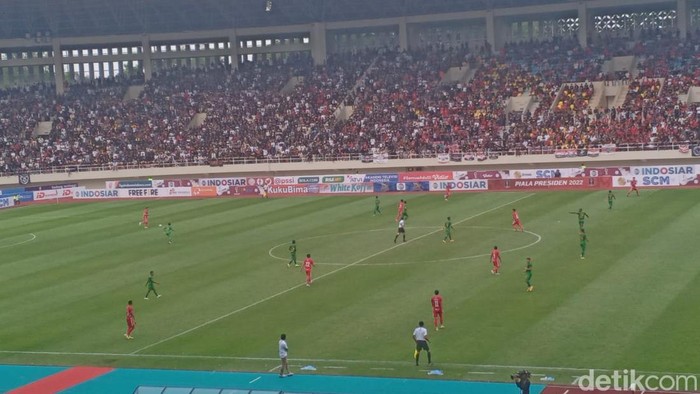 Persis Solo vs PSS Sleman di pertandingan pembuka Piala Presiden 2022, Stadion Manahan, Solo, Sabtu (11/6/2022).