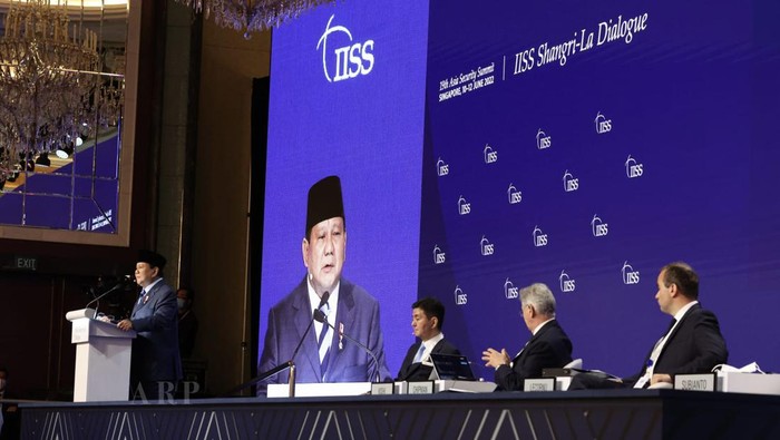 Prabowo Subianto dalam acara diskusi panel forum IISS Shangri-La Dialogue 2022, dengan tajuk Mengelola Persaingan Geopolitik di Kawasan Multipolar, Singapura, Sabtu (11/6/2022).