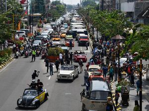 Ratusan Mobil VW Konvoi di Jalanan Kota Madiun