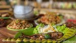 Ngariung Makan Nasi Liwet dan Gurame Kecombrang di Saung Kabogoh