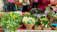 Racikan sambalnya terbuat dari cabai merah, cabai rawit, tomat, terasi dan penyedap seperti garam dan gula. Sambalnya beraroma segar dan aroma tomatnya cukup kuat. Foto: detikcom/Riska Fitria