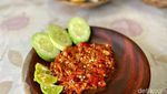 Huaah! Keringat Bercucuran Disengat Pedasnya Sambel Setan Bang Udin