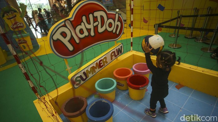 Sejumlah anak mengikuti lomba Play-Doh Children Competition di Kota Kasablanka, Jakarta, Sabtu (11/6/2022).