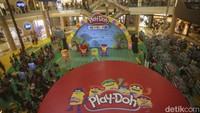 Sejumlah anak mengikuti lomba Play-Doh Children Competition di Grand Atrium, Kota Kasablanka, Jakarta, Sabtu (11/6/2022).   