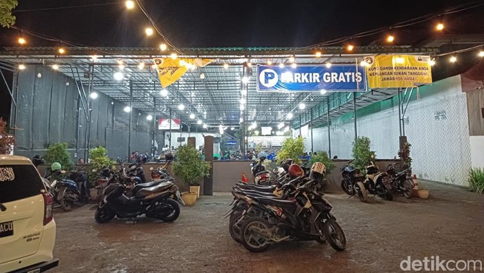 Suasana Cafe Pos Ambai di Jalan Ambai, Kota Medan, Sumatera Utara, Jumat (10/6/2022) malam.