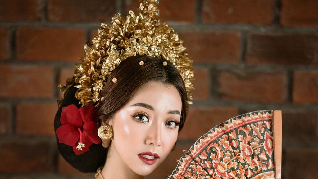 5 Potret Sunny Dahye Tampil Bak Pengantin Bali, Anggun Mempesona