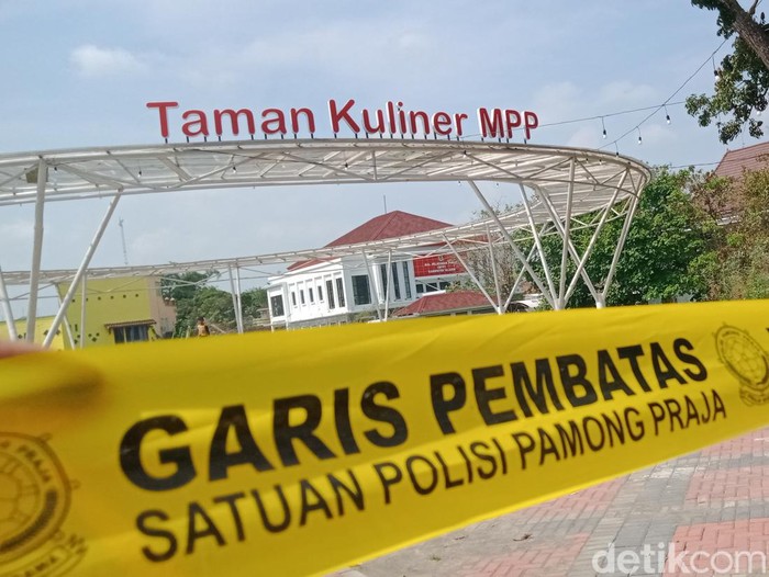 Taman Kuliner MPP Klaten disegel Satpol PP Pemkab Klaten. Foto diambil pada Sabtu (11/6/2022).