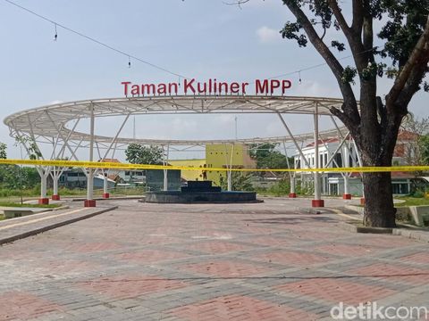 Taman Kuliner MPP Klaten disegel Satpol PP Pemkab Klaten. Foto diambil pada Sabtu (11/6/2022).