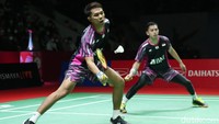 Kemenangan akhirnya menjadi milik Fajar/Rian usai smash keras Fajar memastikan Indonesia menang di set kedua dengan skor 21-17. 