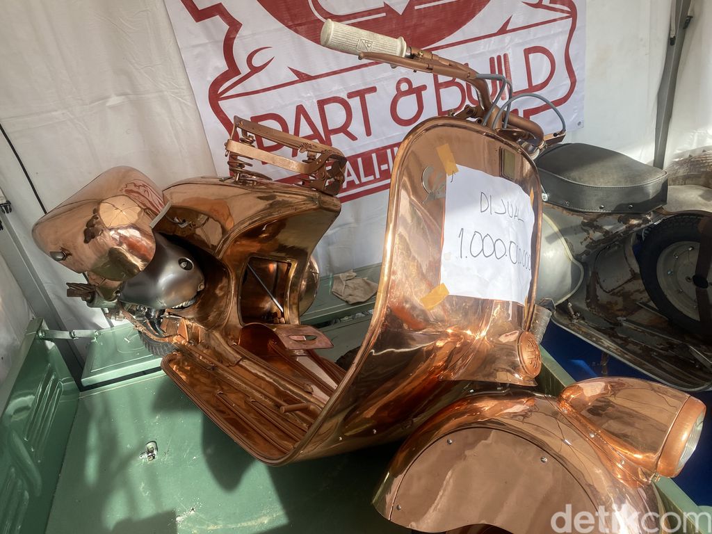 Vespa Berbahan Tembaga Mejeng di Bali, Dijual Rp 1 Miliar!