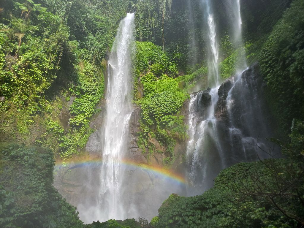 Air Terjun Sekumpul, Kecamatan Sawan, Kabupaten Buleleng, Bali. Air Terjun Sekumpul, Kecamatan Sawan, Kabupaten Buleleng, Bali.