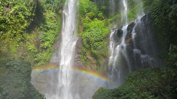 Palak' Wisatawan di Air Terjun Sekumpul, Konter Ilegal Ditutup Kemudian