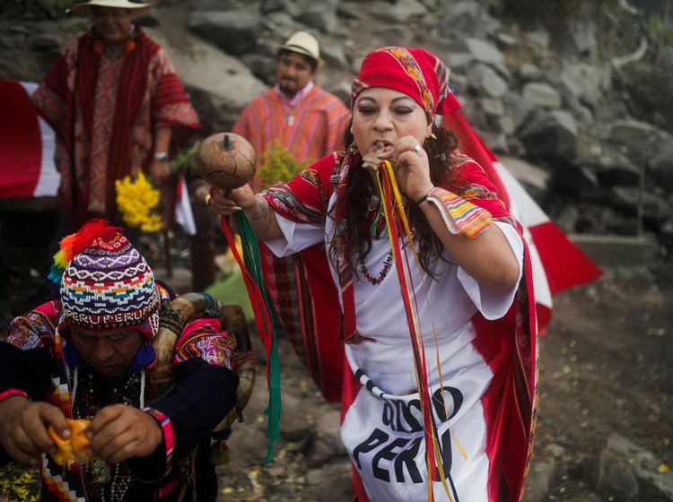 Aksi Ritual Dukun Peru Demi Timnasnya Lolos Piala Dunia 2022
