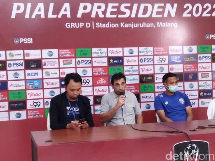 Arema FC kalah 0-1 oleh PSM Makassar. Kuatnya pertahanan lawan menyulitkan Arema untuk mencetak gol setelah tertinggal.