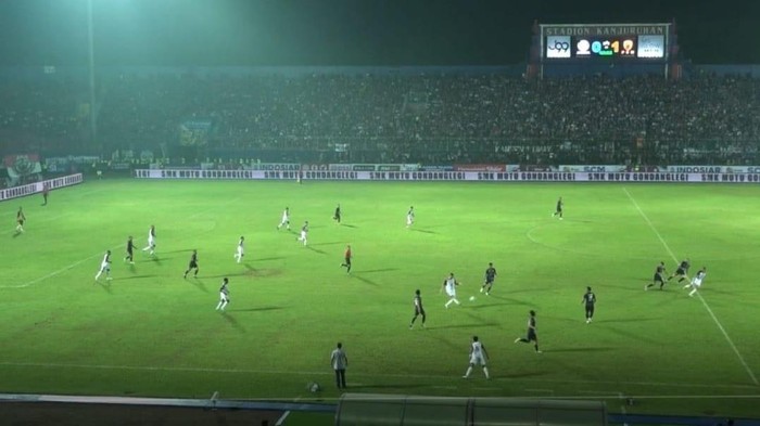 Tayangan ulang yang memperlihatkan Everton Nascimento tidak offside saat PSM Makassar melawan Arema FC.