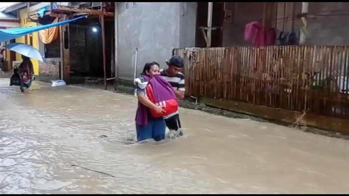Banjir 1 meter merendam permukiman warga di Mamuju (Dok. Istimewa).