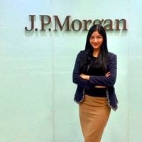 Erina memulai kariernya secara profesional pada 2020 di Bank Indonesia sebagai Project at Payment System Policy Department dan Assistant Manager Apprenticeship. Lalu saat ini berlanjut di bank investasi internasional JP Morgan sebagai Asia Analyst dan menjadi satu-satunya lulusan universitas dalam negeri di angkatannya. (Foto: Instagram/@erinagudono)